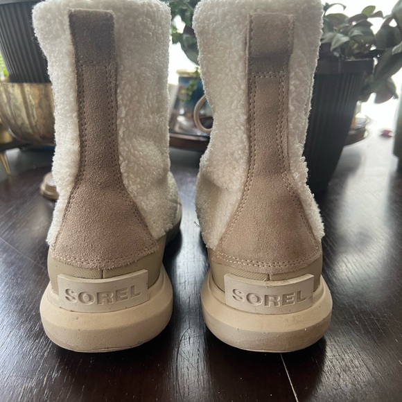 Sorel Women's Ankle Boots in Cream and Tan- Sz 11 - Picture 3 of 5
